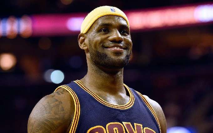 LeBron James Net Worth - LeBron's personal life, annual income, cars
